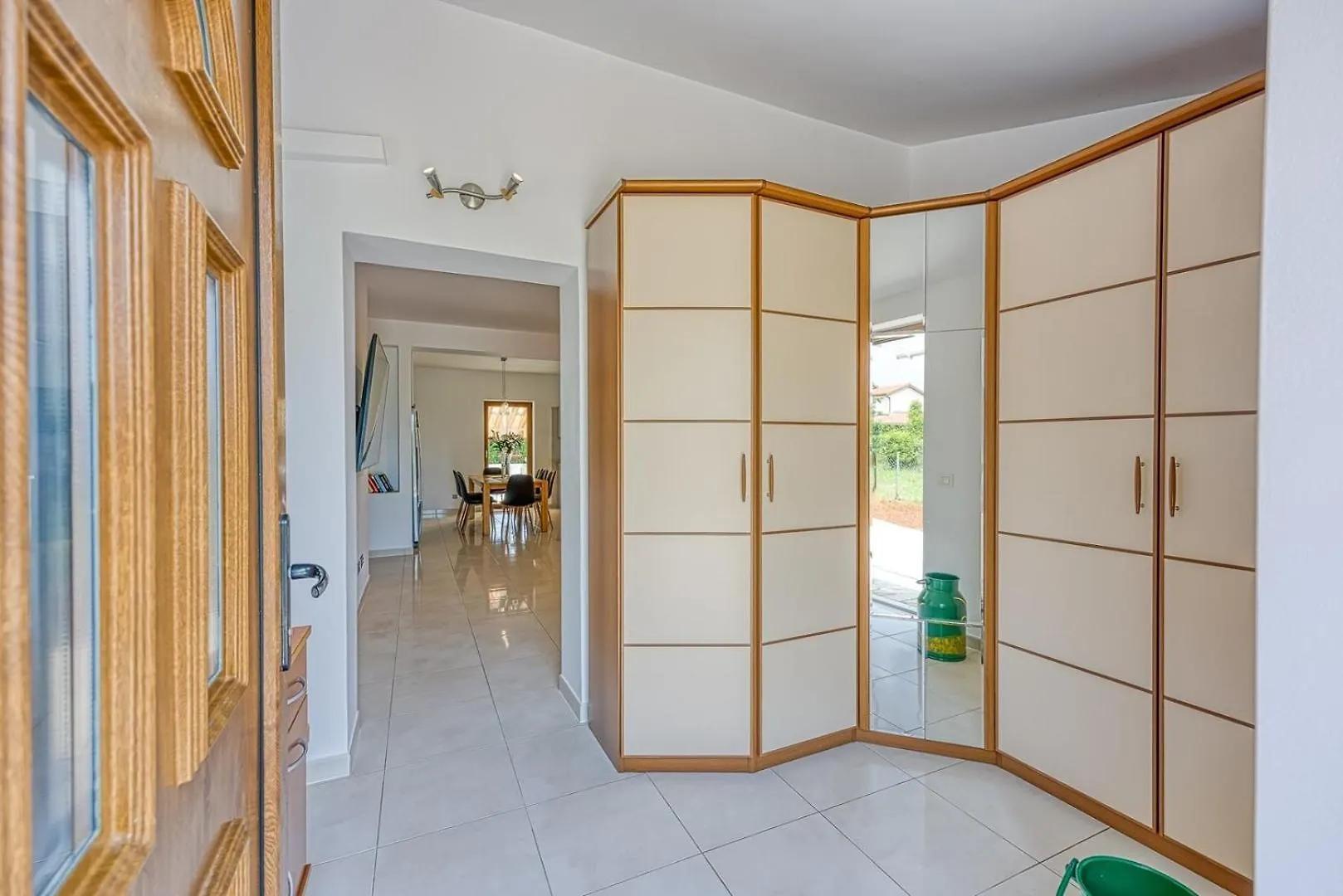 ゲストハウス Apartments Iris Ladrovići