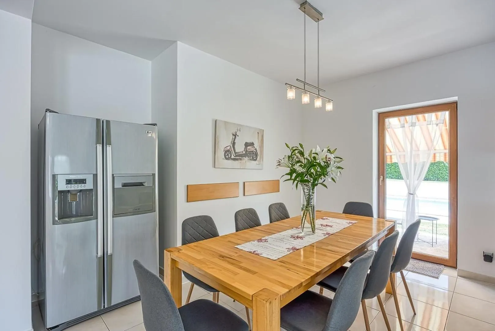 게스트하우스 Apartments Iris Ladrovici